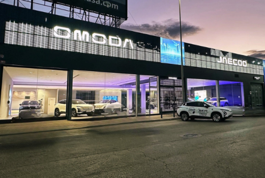 Exterior del concesionario OMODA Himasa en Valencia.